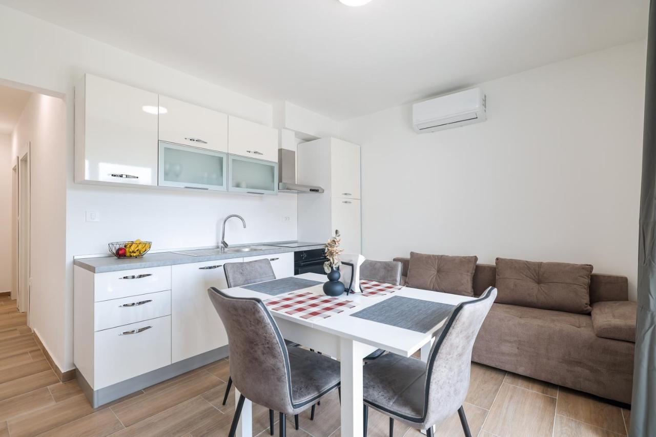 Beachfront Apartments Tic With Seaview Miletici Экстерьер фото