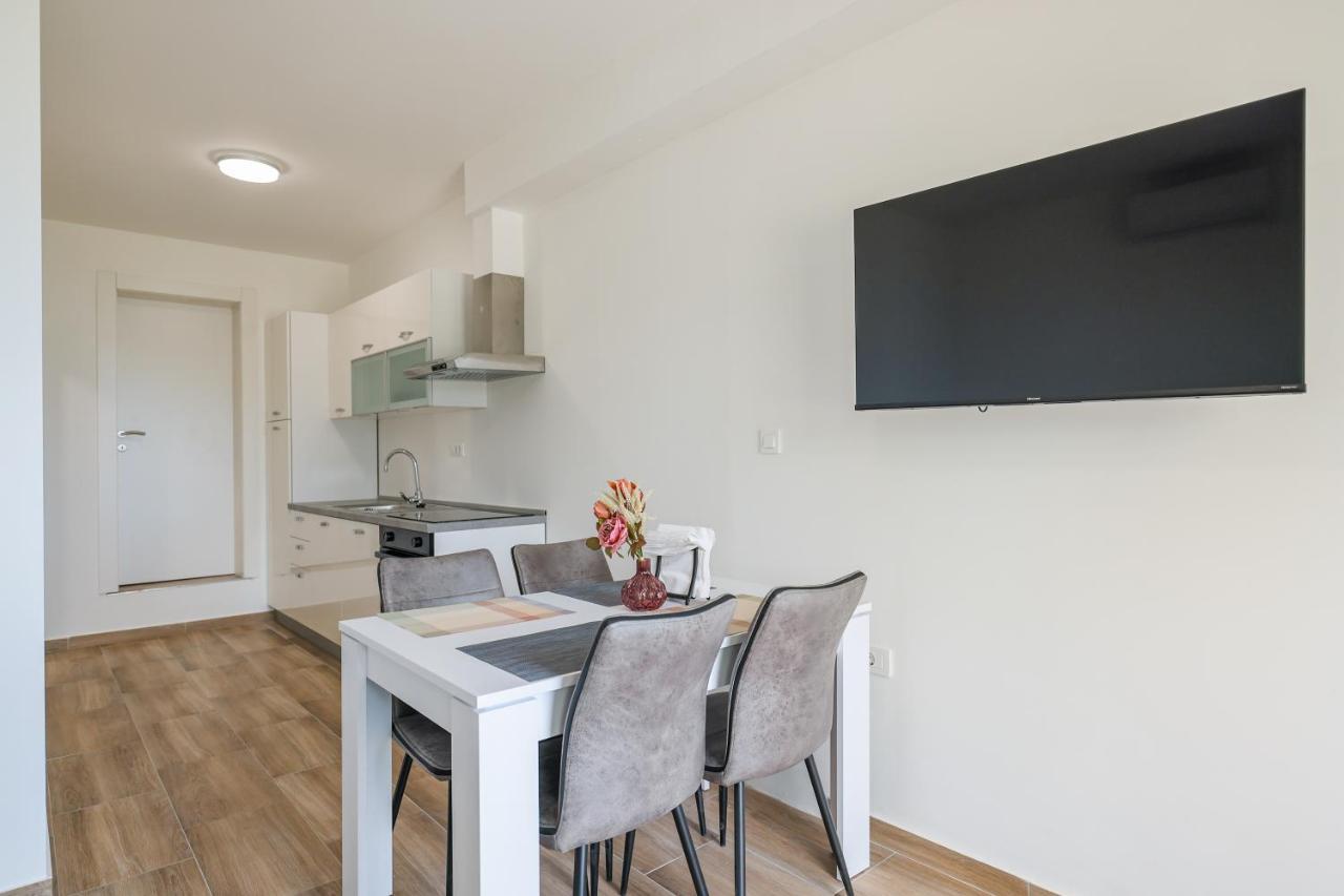 Beachfront Apartments Tic With Seaview Miletici Экстерьер фото